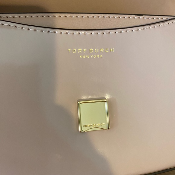 Tory Burch Patent Leather- Pink Gold Crossbody Bag with Chain Strap. With Tag. - Picture 5 of 11